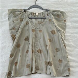 Chic Grade & Gather Floral Women's Blouse in Gray and Tan